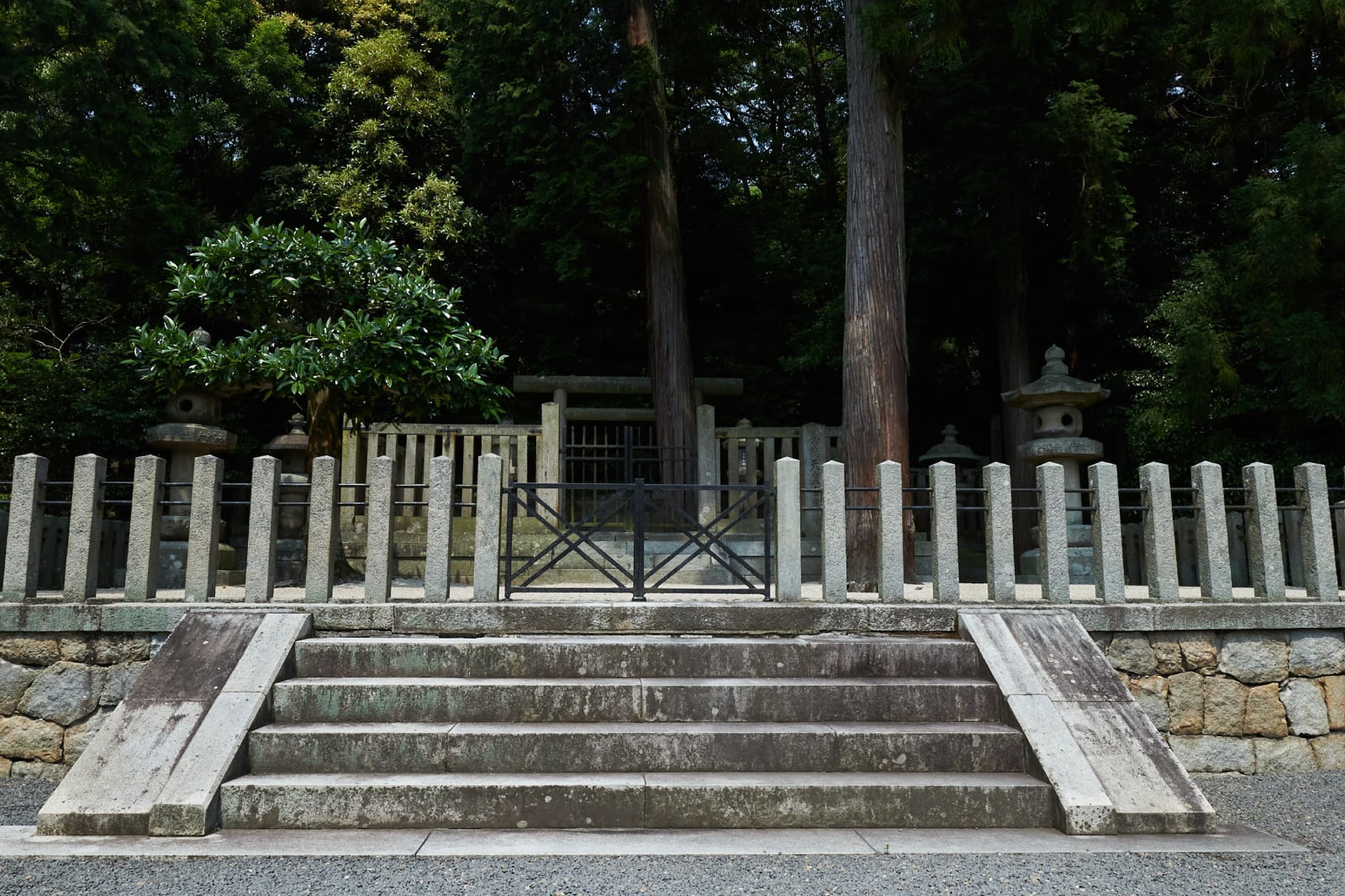 白峯御陵